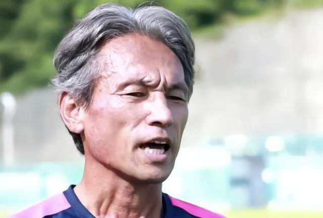 小妖精抬起臀嗯啊h车内男男视频